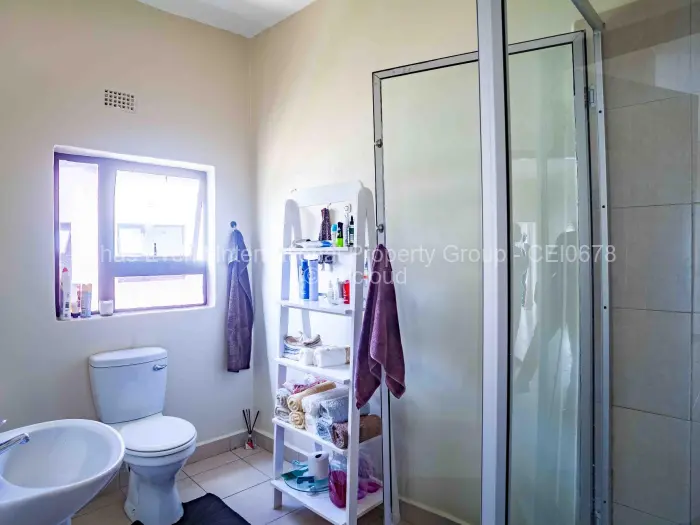 Flat/Apartment for Sale in Emerald Hill, Harare