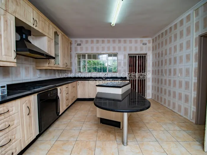 5 Bedroom House for Sale in Borrowdale, Harare