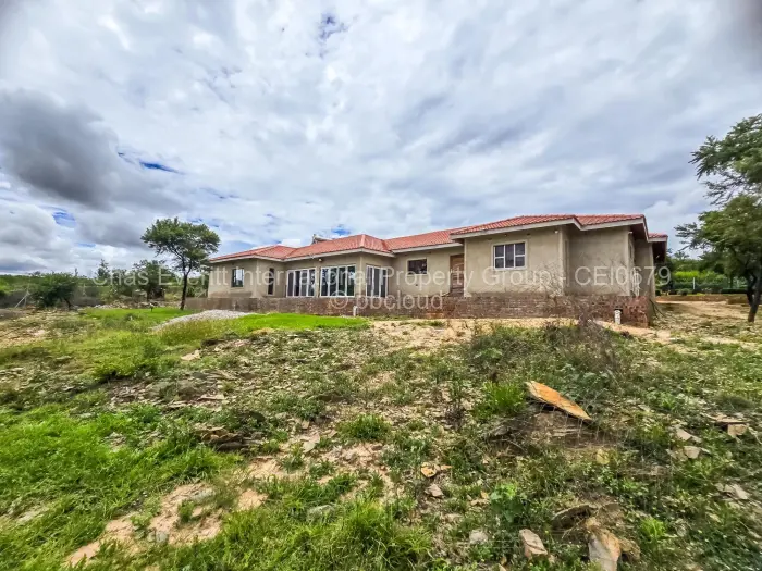5 Bedroom House for Sale in Claremont, Bulawayo