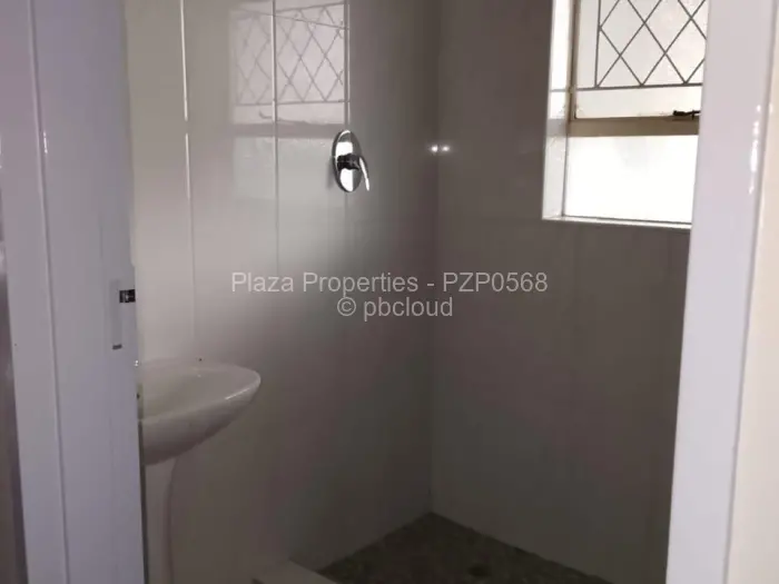 5 Bedroom House to Rent in Bluff Hill, Harare