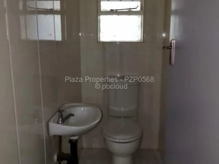 5 Bedroom House to Rent in Bluff Hill, Harare