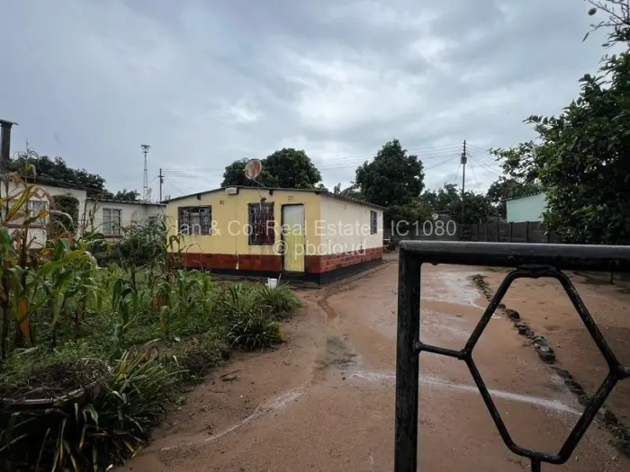 2 Bedroom House for Sale in Magwegwe, Bulawayo