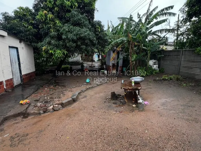2 Bedroom House for Sale in Magwegwe, Bulawayo