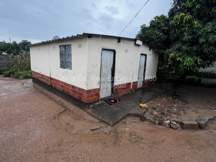 2 Bedroom House for Sale in Magwegwe, Bulawayo