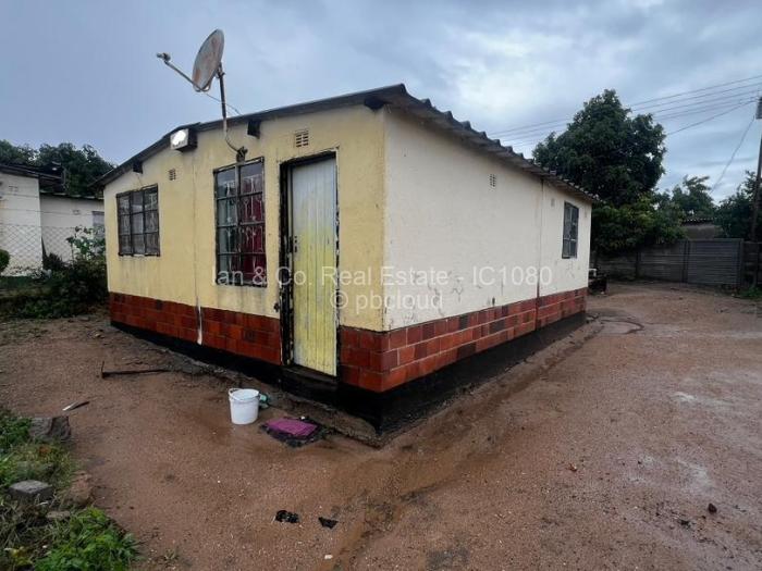 2 Bedroom House for Sale in Magwegwe, Bulawayo