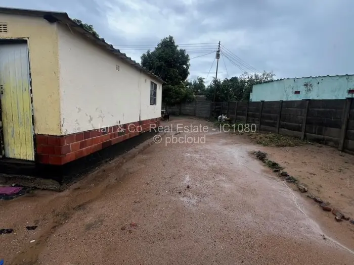 2 Bedroom House for Sale in Magwegwe, Bulawayo