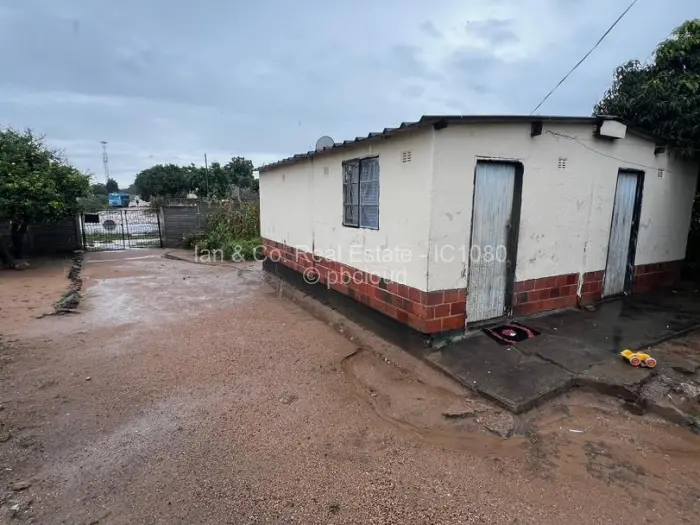 2 Bedroom House for Sale in Magwegwe, Bulawayo