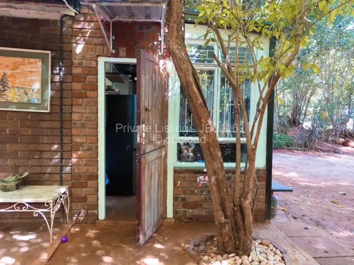 1 Bedroom Cottage/Garden Flat to Rent in Chisipite, Harare