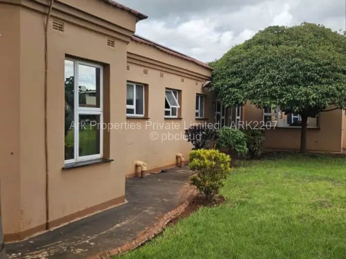 5 Bedroom House to Rent in Mount Pleasant Heights, Harare