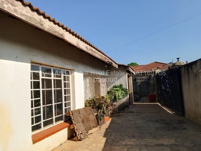4 Bedroom House for Sale in Mainway Meadows, Harare
