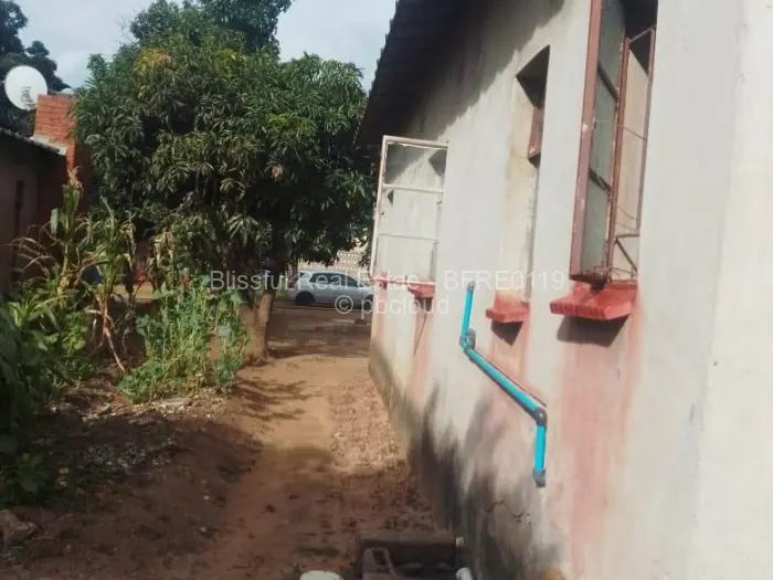 5 Bedroom House for Sale in Budiriro, Harare