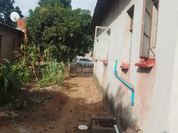 5 Bedroom House for Sale in Budiriro, Harare