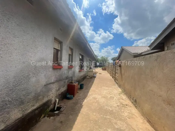 6 Bedroom House for Sale in Cold Comfort, Harare