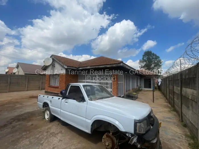 6 Bedroom House for Sale in Cold Comfort, Harare