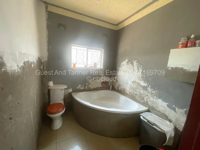 6 Bedroom House for Sale in Cold Comfort, Harare