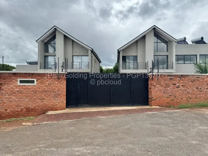 Townhouse/Cluster to Rent in Helensvale, Harare