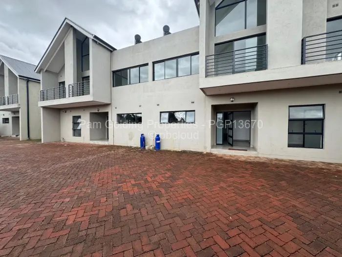 Townhouse/Cluster to Rent in Helensvale, Harare