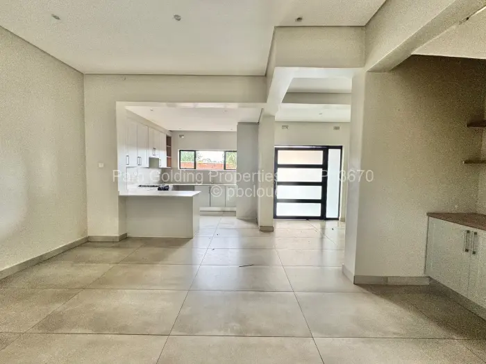 Townhouse/Cluster to Rent in Helensvale, Harare