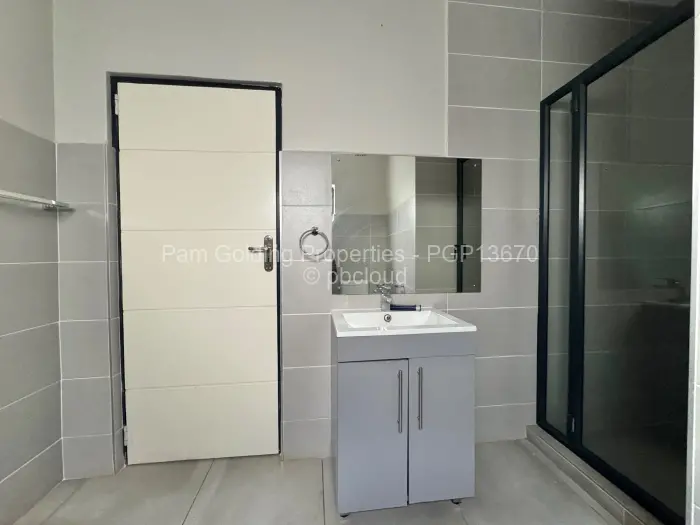 Townhouse/Cluster to Rent in Helensvale, Harare