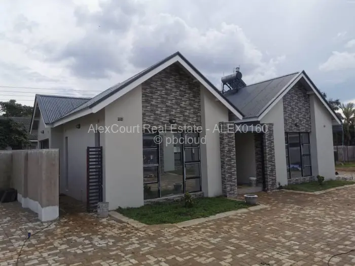 Townhouse/Cluster to Rent in Borrowdale West, Harare
