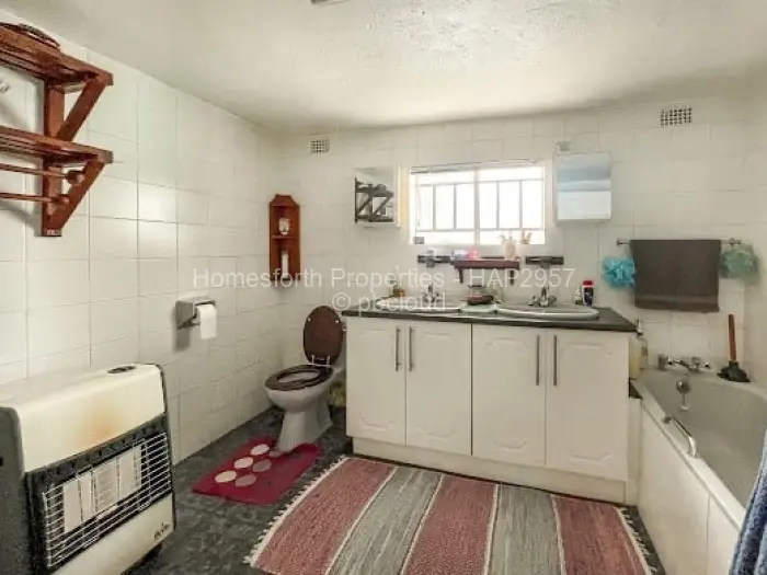 3 Bedroom House for Sale in Lake Chivero, Lake Chivero