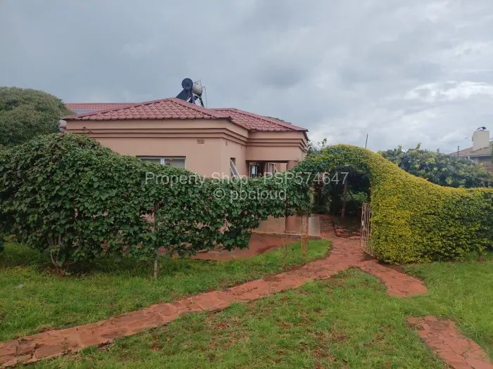 8 Bedroom House to Rent in Mount Pleasant Heights, Harare