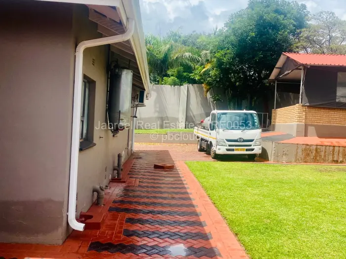 6 Bedroom House for Sale in Pomona, Harare