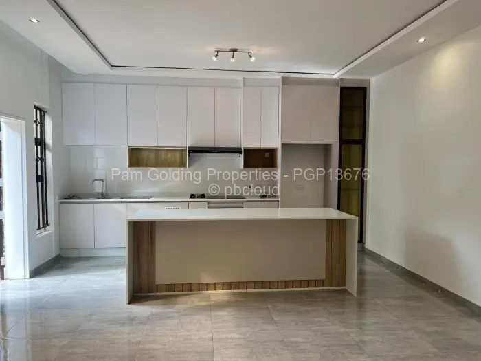 Townhouse/Cluster to Rent in Emerald Hill