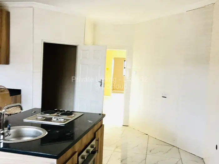 6 Bedroom House to Rent in Manresa, Harare