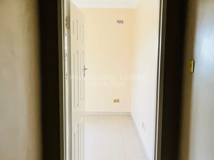 6 Bedroom House to Rent in Manresa, Harare