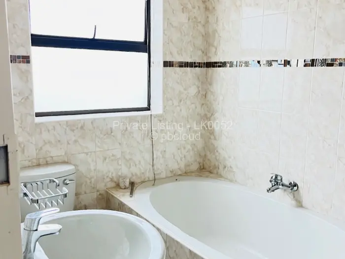 6 Bedroom House to Rent in Manresa, Harare