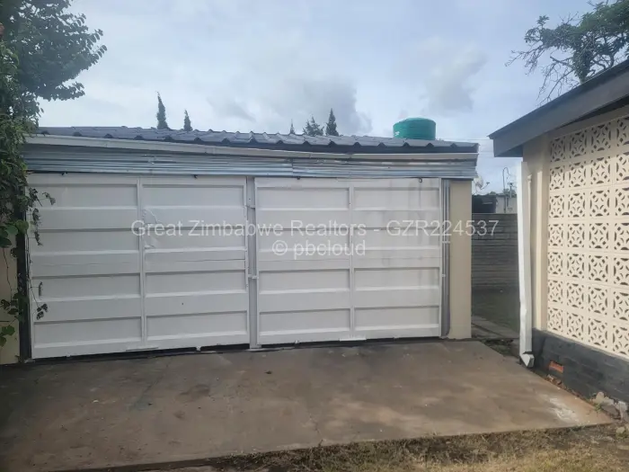 3 Bedroom House to Rent in Queensdale
