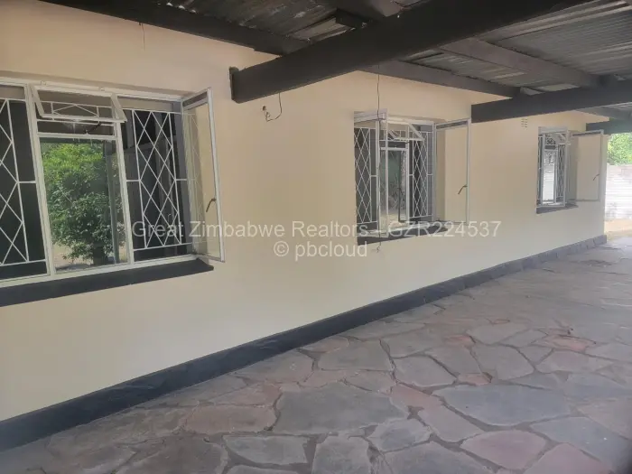3 Bedroom House to Rent in Queensdale