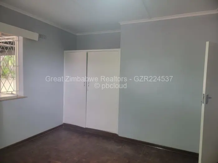 3 Bedroom House to Rent in Queensdale