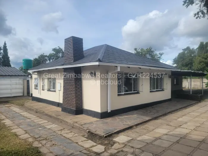 3 Bedroom House to Rent in Queensdale