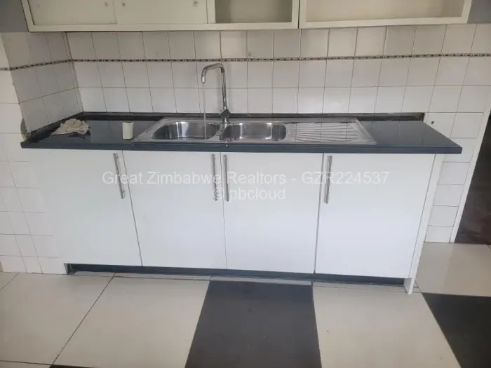 3 Bedroom House to Rent in Queensdale