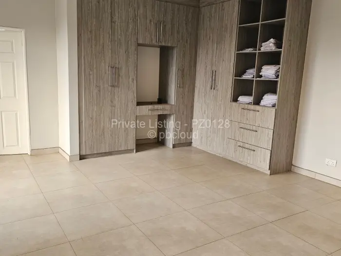 7 Bedroom House for Sale in Quinnington, Harare