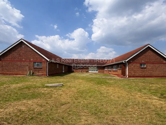 5 Bedroom House to Rent in Borrowdale, Harare