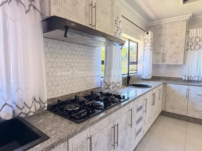 5 Bedroom House for Sale in Ruwa, Ruwa