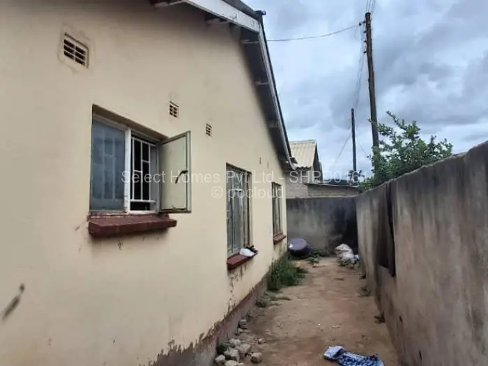 4 Bedroom House for Sale in Chitungwiza, Chitungwiza