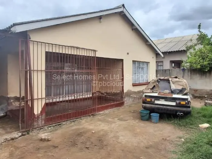 4 Bedroom House for Sale in Chitungwiza, Chitungwiza