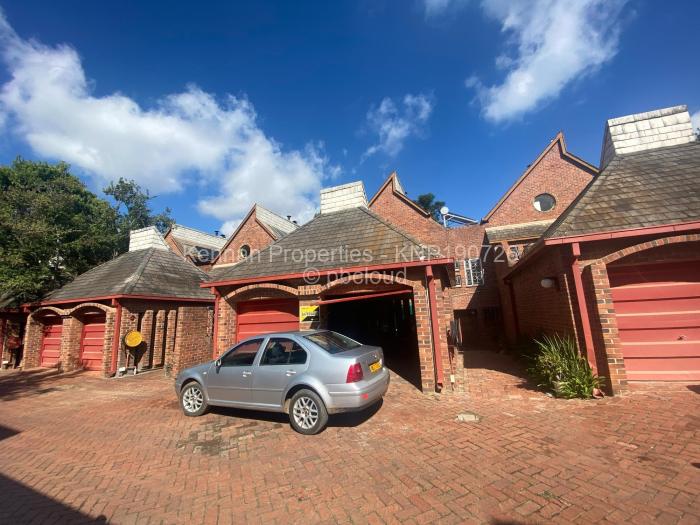 Townhouse/Cluster to Rent in Newlands, Harare