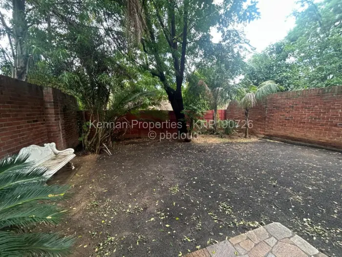 Townhouse/Cluster to Rent in Newlands, Harare