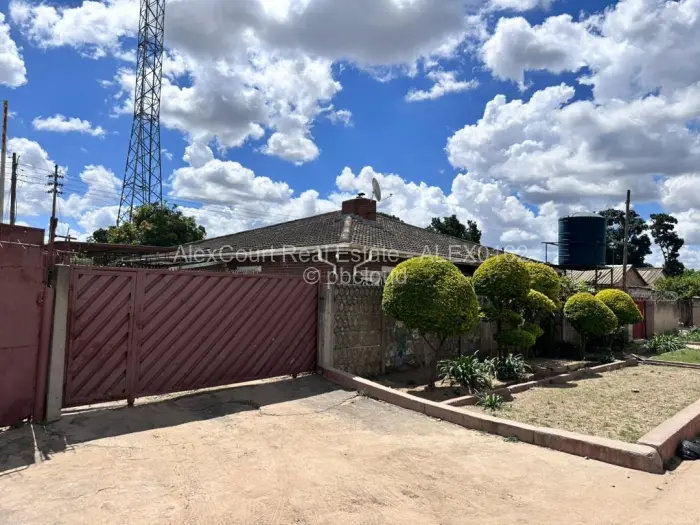 4 Bedroom House for Sale in Zengeza, Chitungwiza