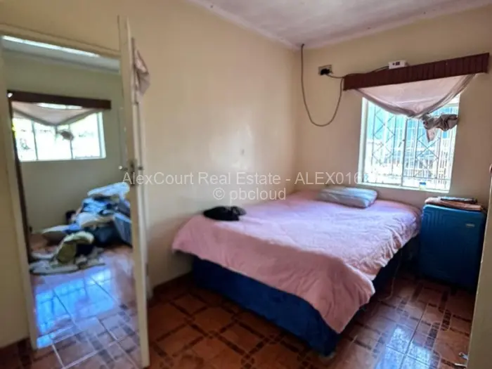 4 Bedroom House for Sale in Zengeza, Chitungwiza