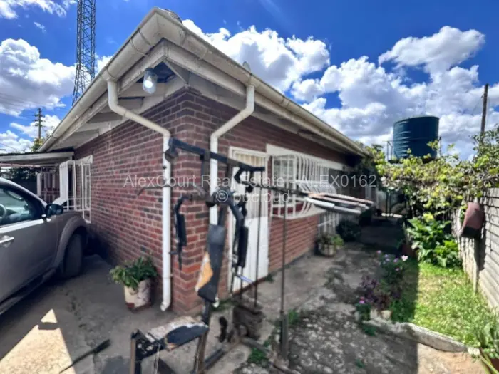 4 Bedroom House for Sale in Zengeza, Chitungwiza