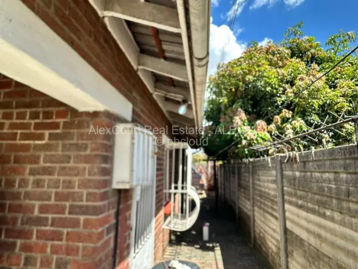 4 Bedroom House for Sale in Zengeza, Chitungwiza