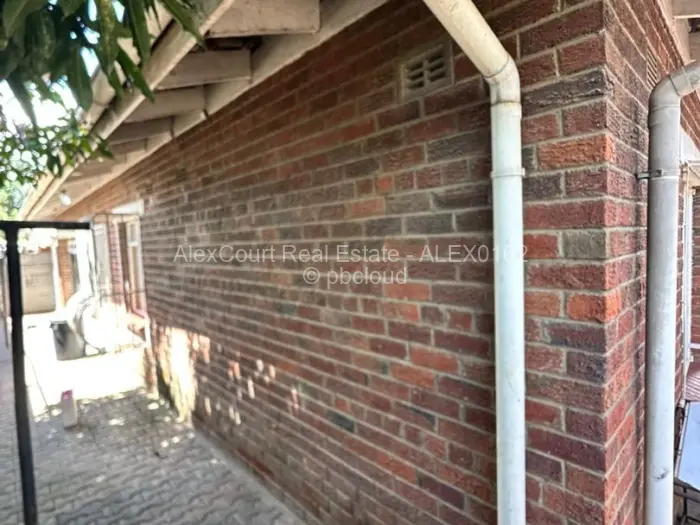 4 Bedroom House for Sale in Zengeza, Chitungwiza