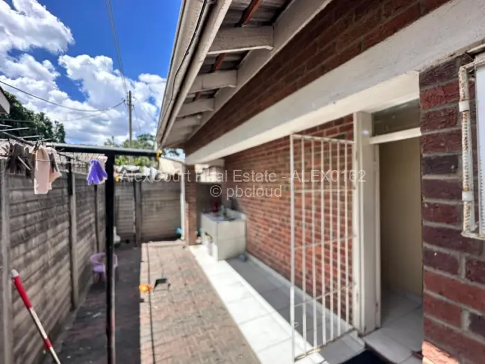 4 Bedroom House for Sale in Zengeza, Chitungwiza