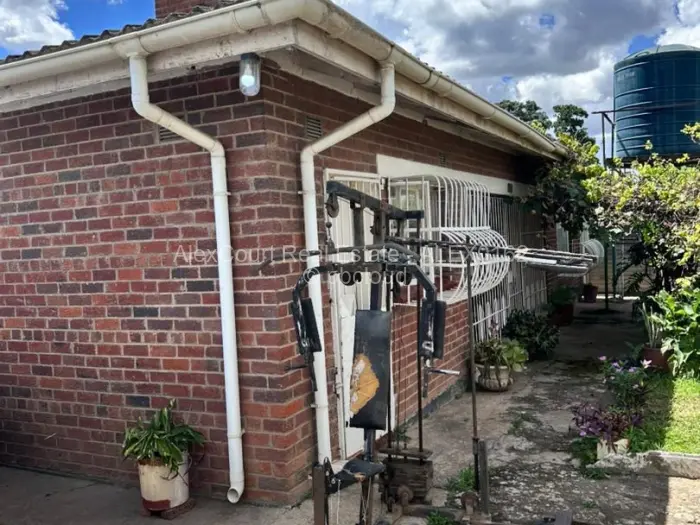 4 Bedroom House for Sale in Zengeza, Chitungwiza